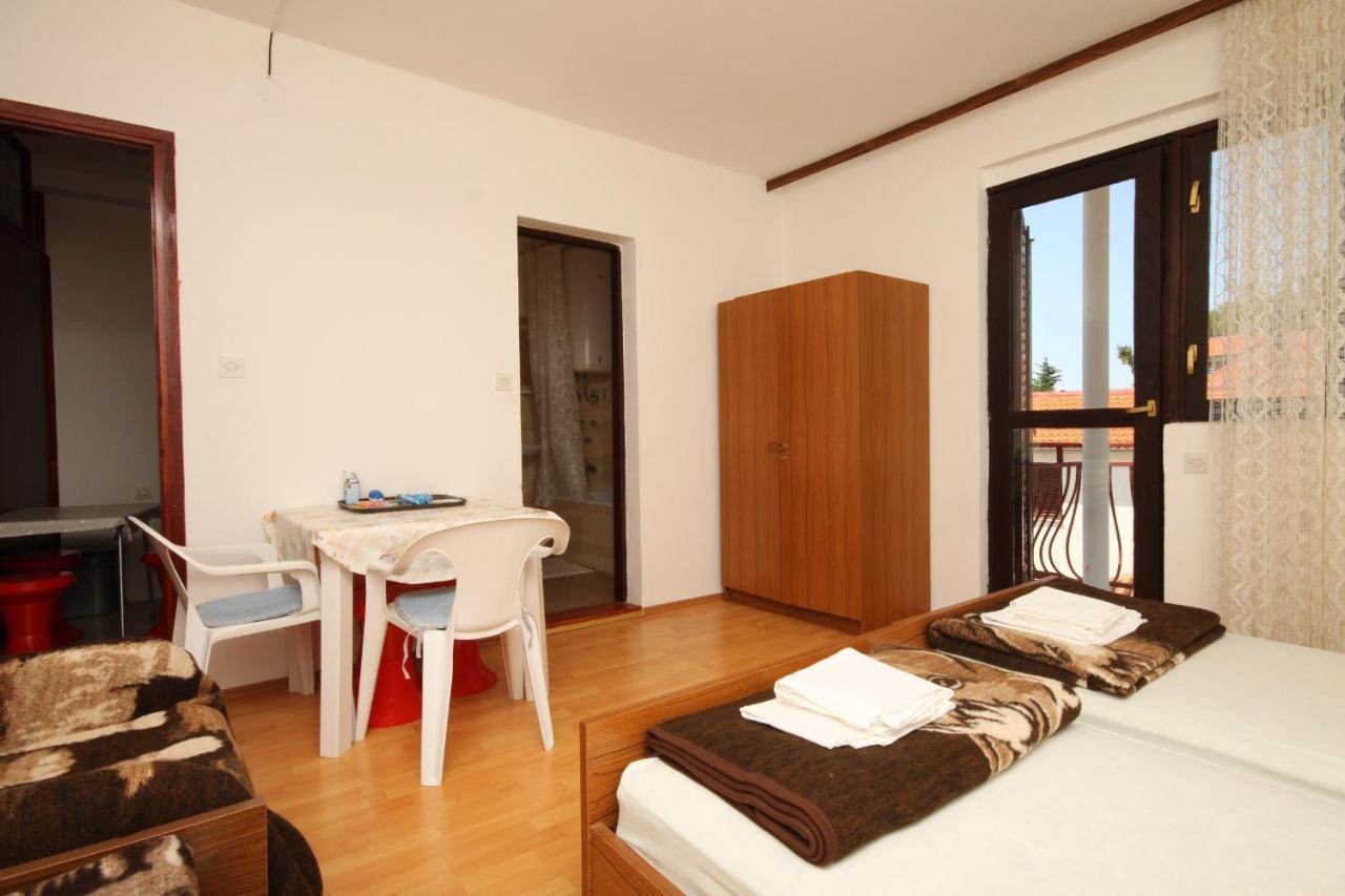 Apartments With A Parking Space Starigrad, Paklenica - 6431 المظهر الخارجي الصورة